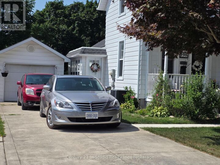Property Photo: 198 Leopold Street South 2 ON N0G 2W0