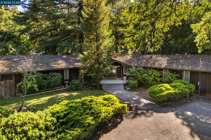Property Photo:  200 Lark Ln  CA 94507 