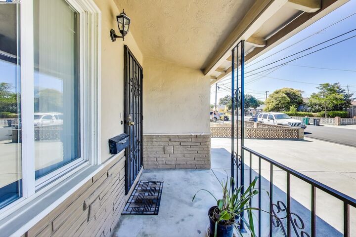 Property Photo:  32364 Payne St  CA 94544 