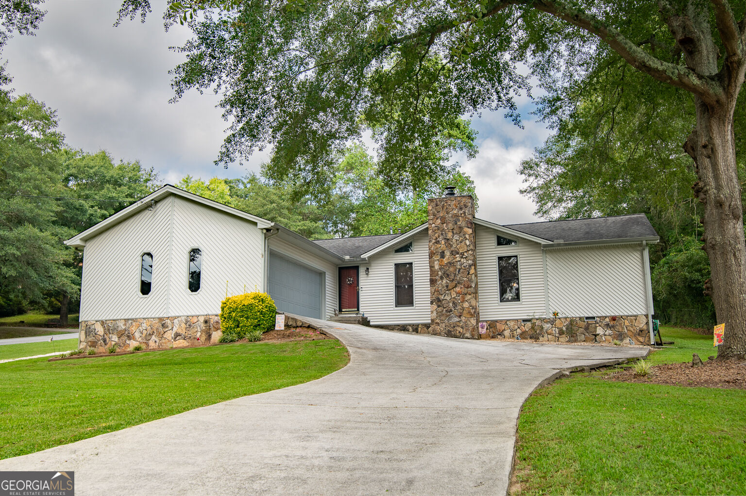 Property Photo: 2966 Riviera Drive NW GA 30012