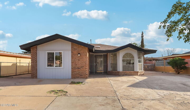 Property Photo: 8433 Independence Drive TX 79907