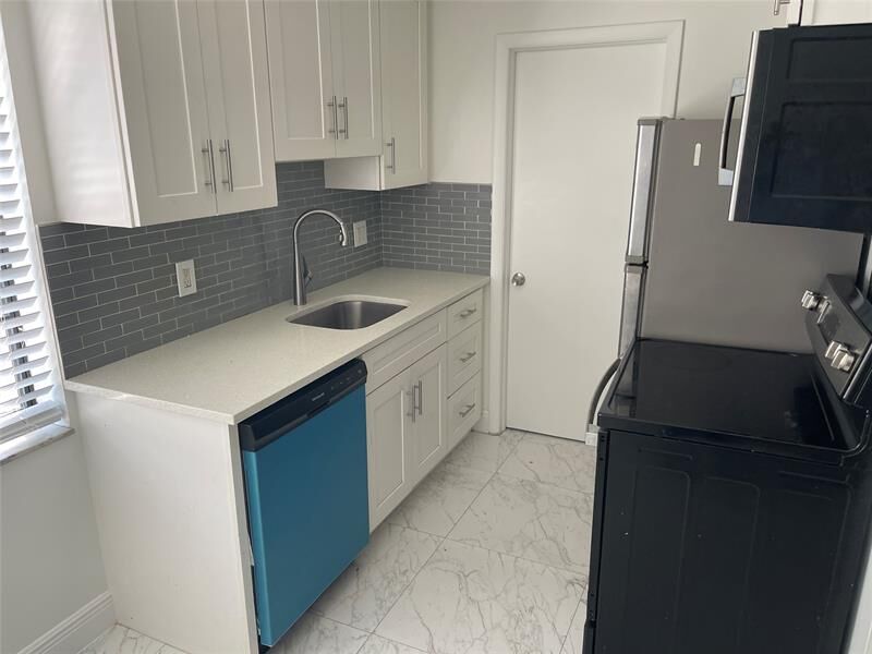 Property Photo:  770 NE 38th St F  FL 33334 