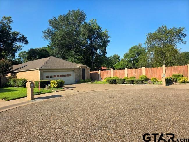 Property Photo: 1617 Clearbrook TX 75652
