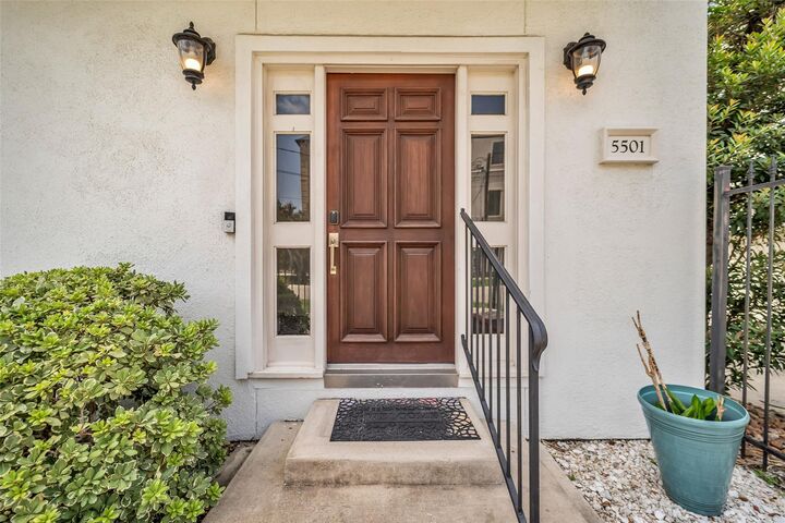 Property Photo:  5501 Petty Street  TX 77007 
