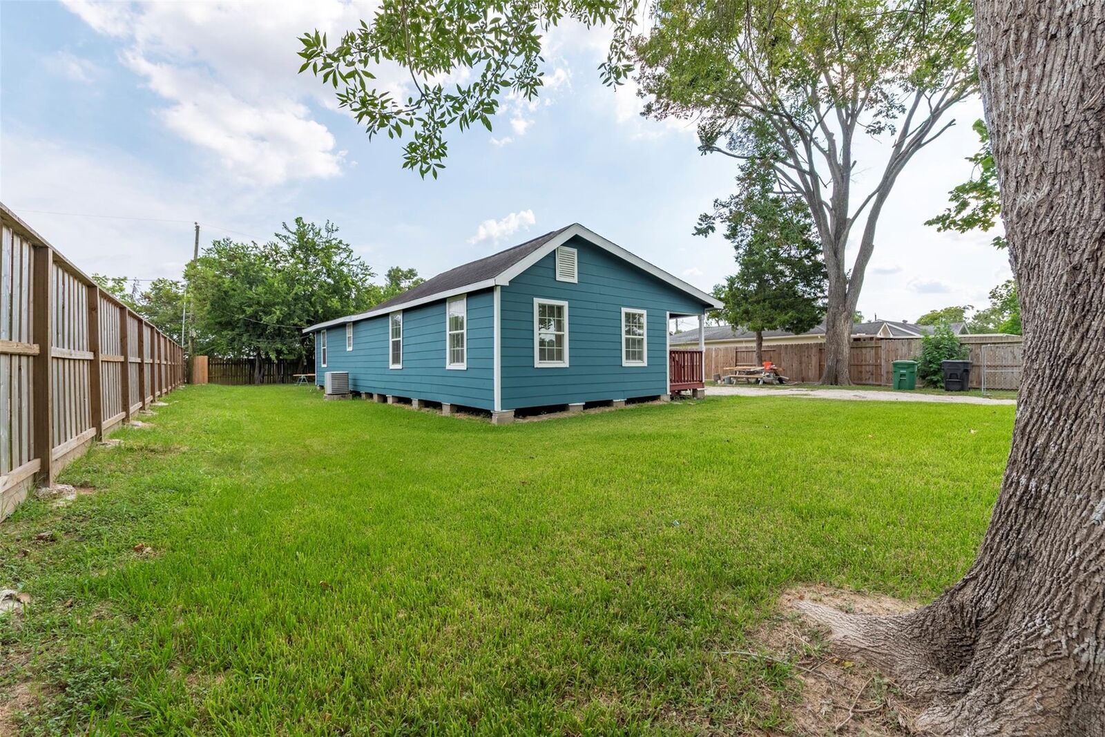 Property Photo:  6228 Trescon Drive  TX 77048 