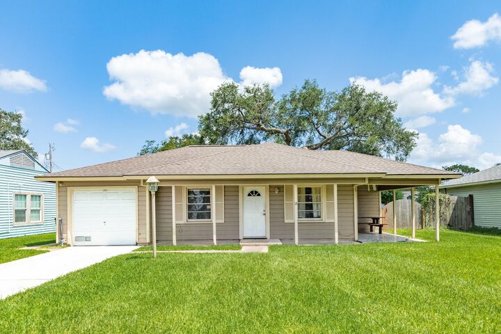 1225 San Felipe Street  Angleton TX 77515 photo