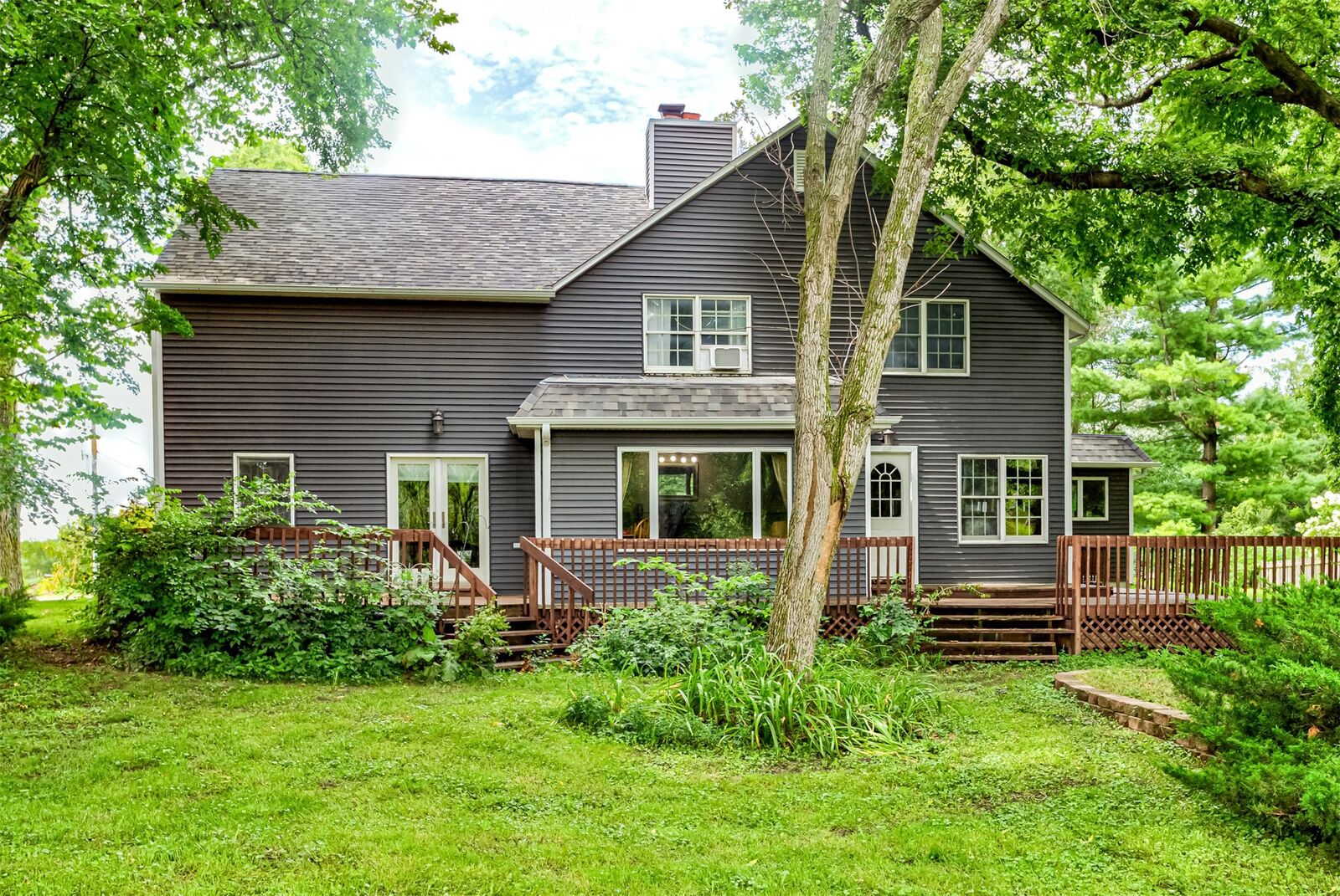 Property Photo: 2005 N Dakota Avenue IA 50014
