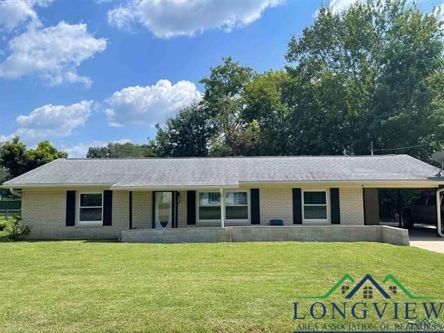 Property Photo: 1007 W Holland TX 75633