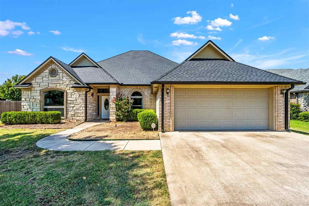 Property Photo:  817 NE Hummingbird Dr  OK  