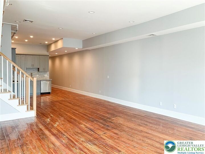 Property Photo:  5 N Bank Street 6  PA 18042 