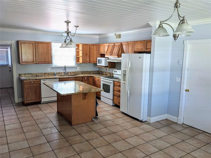 Property Photo:  402 Domer Street  FL 32765 