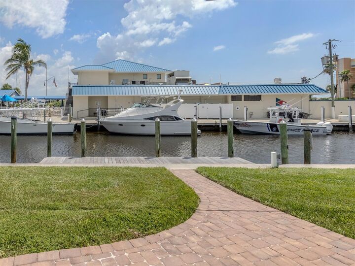 Property Photo:  853 White Cap Circle 18  FL 34285 