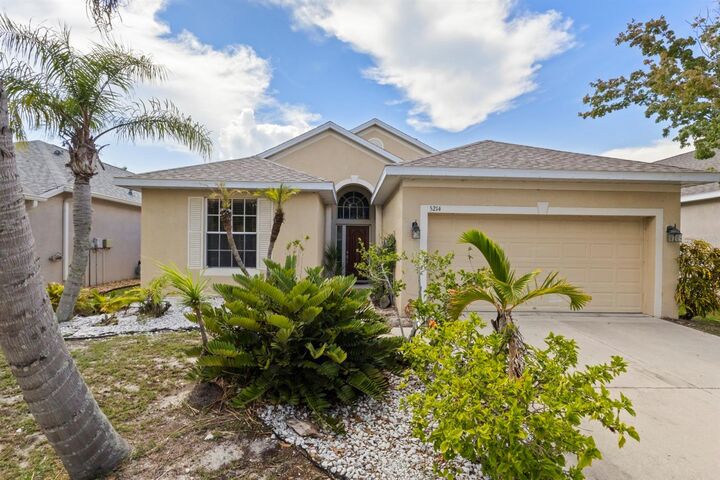 Property Photo:  5214 Clover Mist Drive  FL 33572 