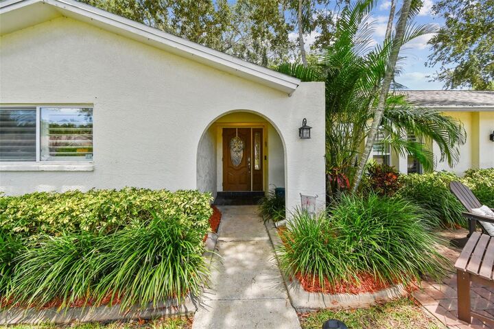 Property Photo:  12801 Kimberly Oaks Circle  FL 33774 