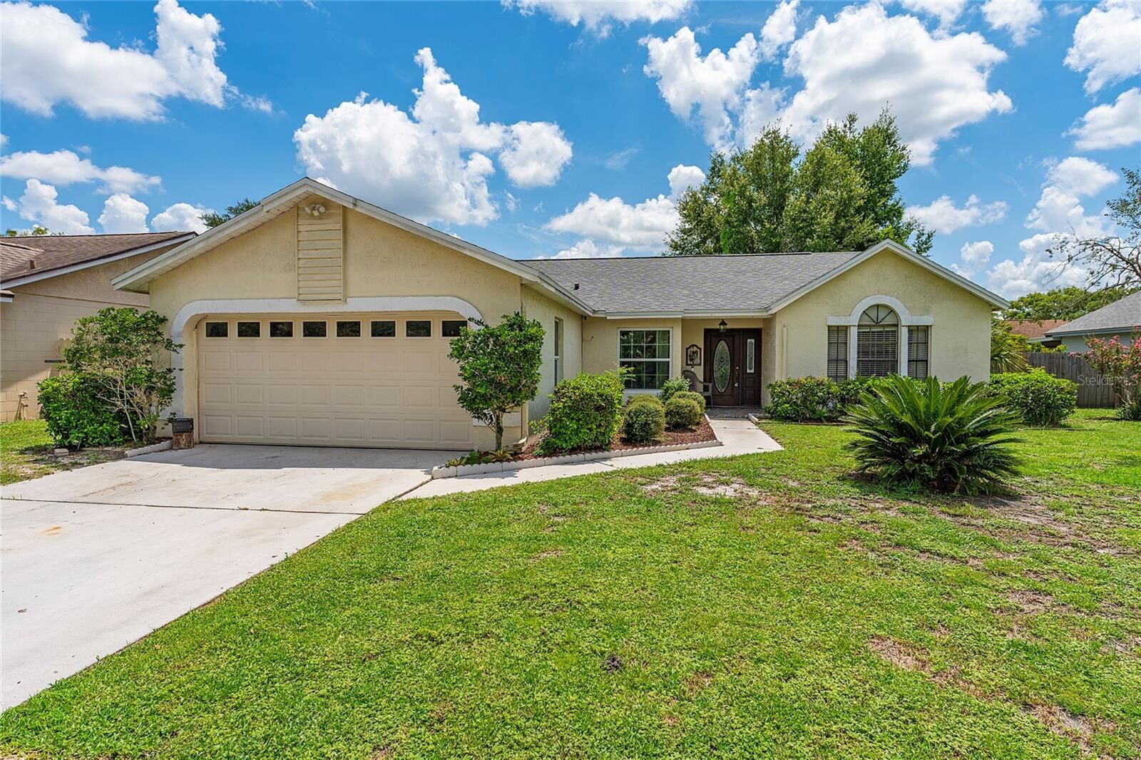Property Photo: 325 Sir Lawrence Drive FL 32773