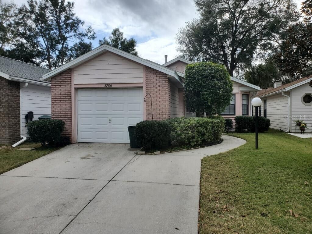 Property Photo:  3906 NE 22nd Street  FL 34470 