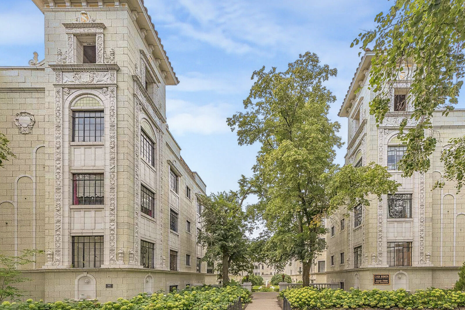 Property Photo: 7344 N Ridge Boulevard 5C IL 60645