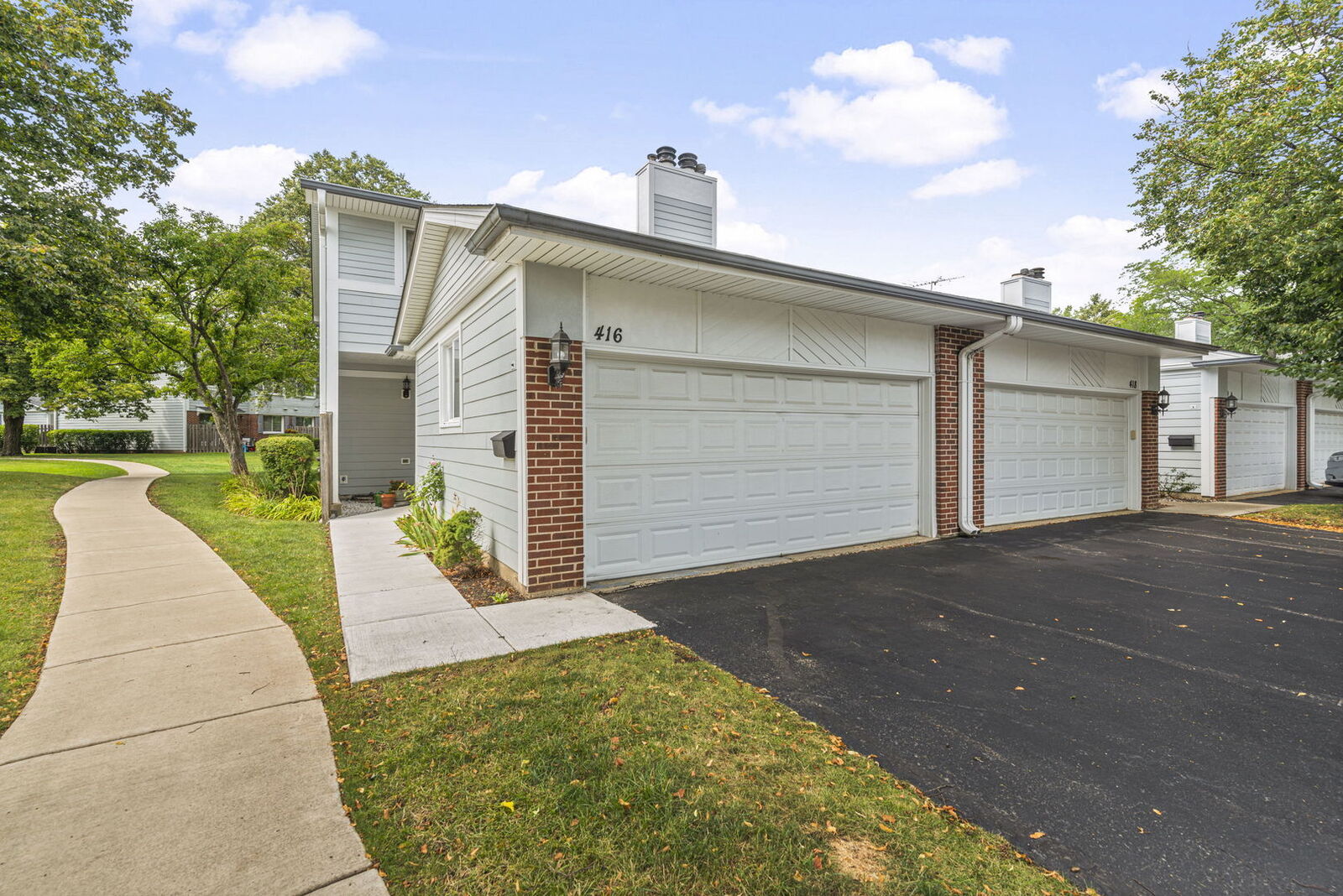 Property Photo:  416 Swallow Lane  IL 60015 