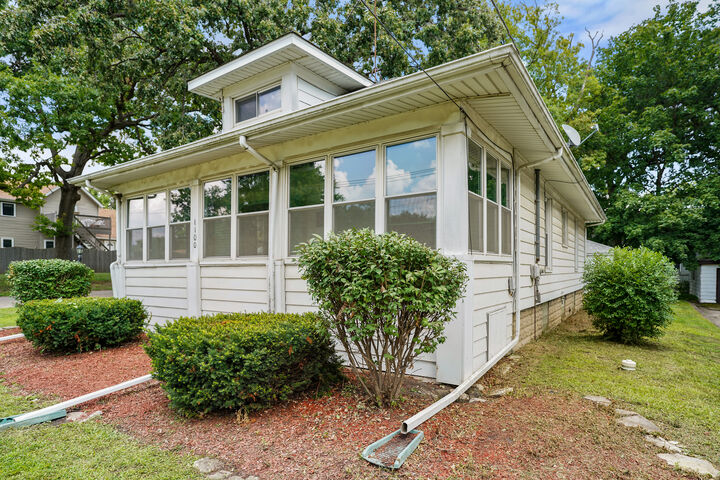 Property Photo:  1100 Richards Street  IL 60433 