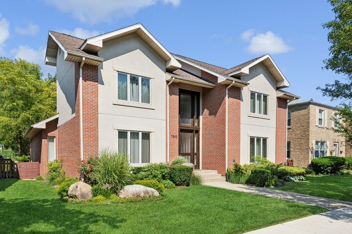 7842 E Prairie Road  Skokie IL 60076 photo