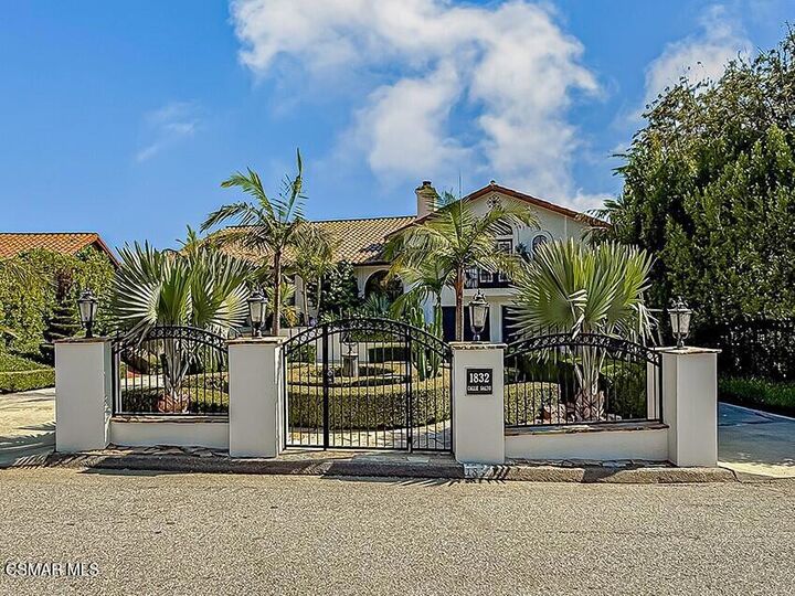 Property Photo:  1832 Calle Salto  CA 91360