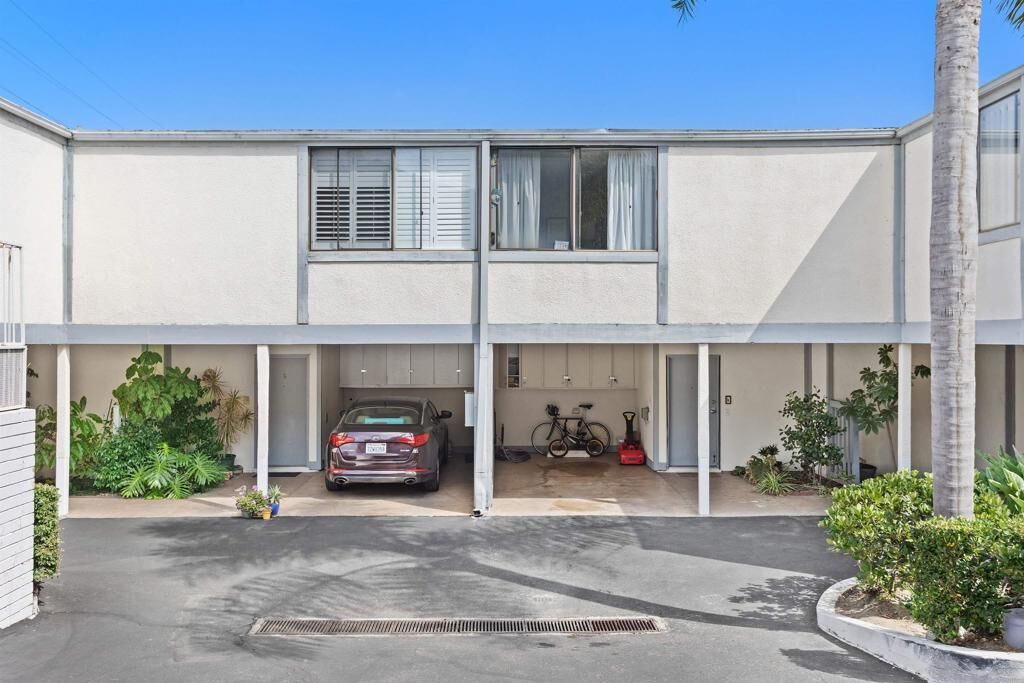 Property Photo: 2388 Altisma Way 10 Or K CA 92009