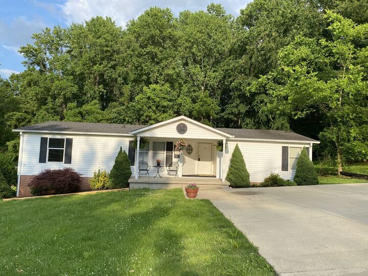 Property Photo:  1001 Chris Dr  TN 37148 