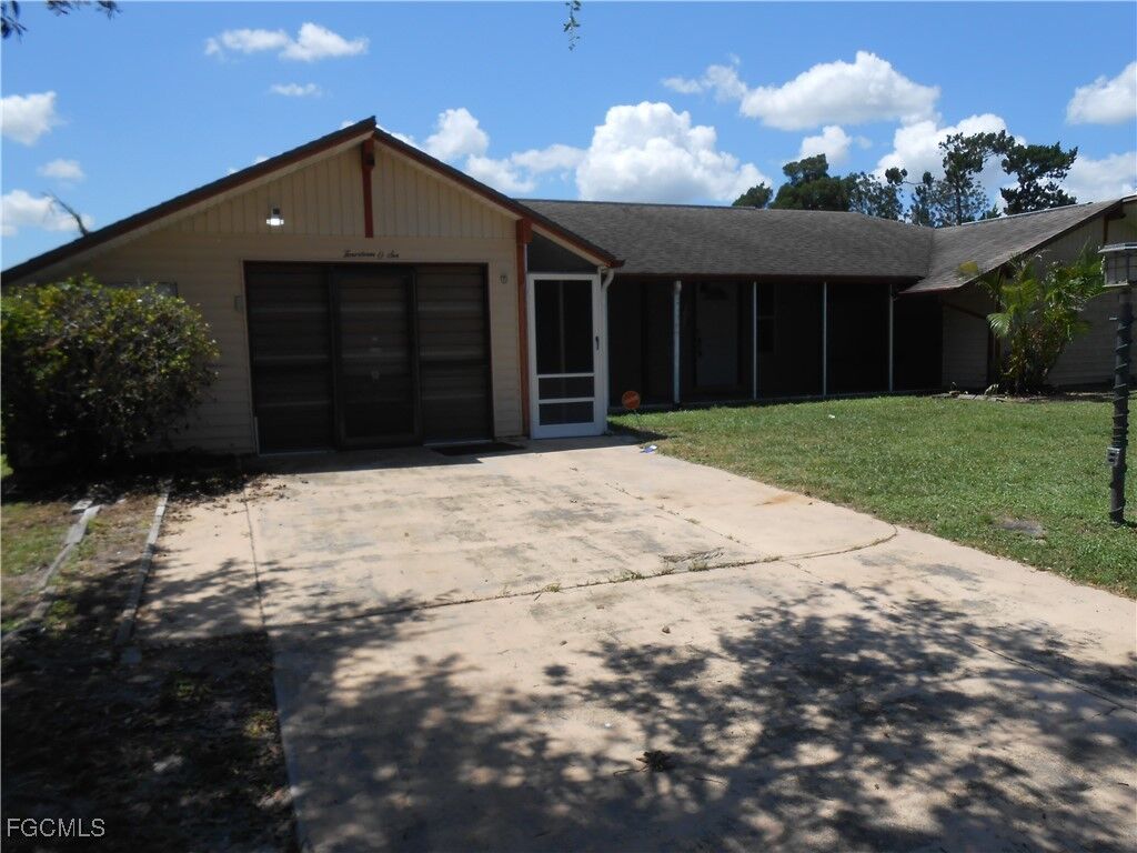 Property Photo: 1406 Alwynne Drive S FL 33936