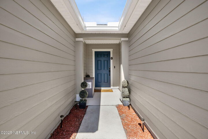 Property Photo:  7960 Rippa Valley Way  FL 32222 