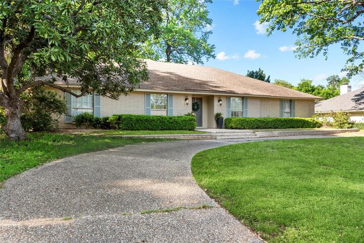 Property Photo: 8621 Rampart Place LA 71106