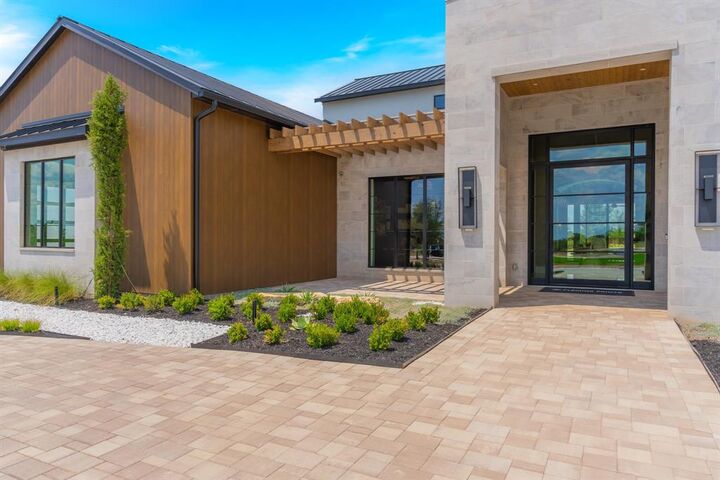 Property Photo: 10501 Fleming Pointe Drive TX 76179