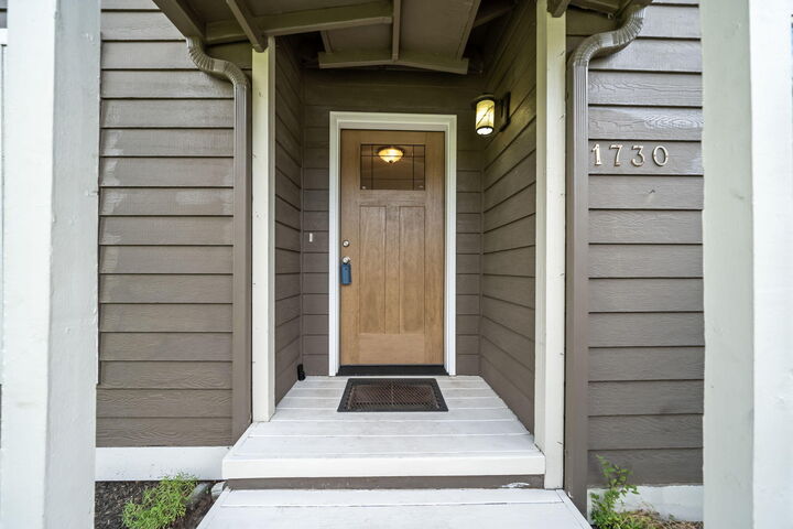 Property Photo:  1730 SE Virginia Road  OR 97702 