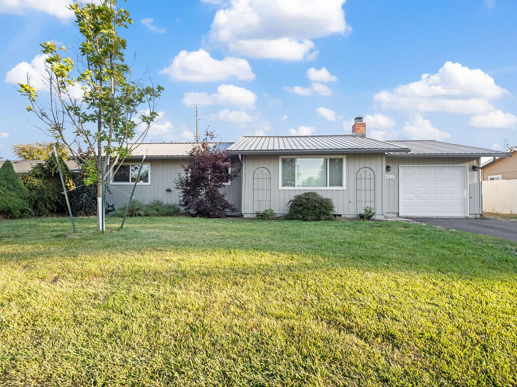 Property Photo: 3922 Gregory Drive OR 97603