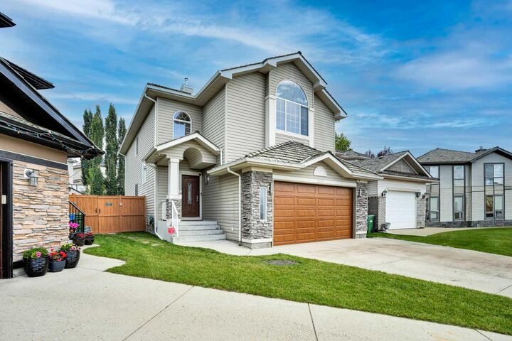 521 Rocky Ridge View NW  Calgary AB T3G 4X3 photo