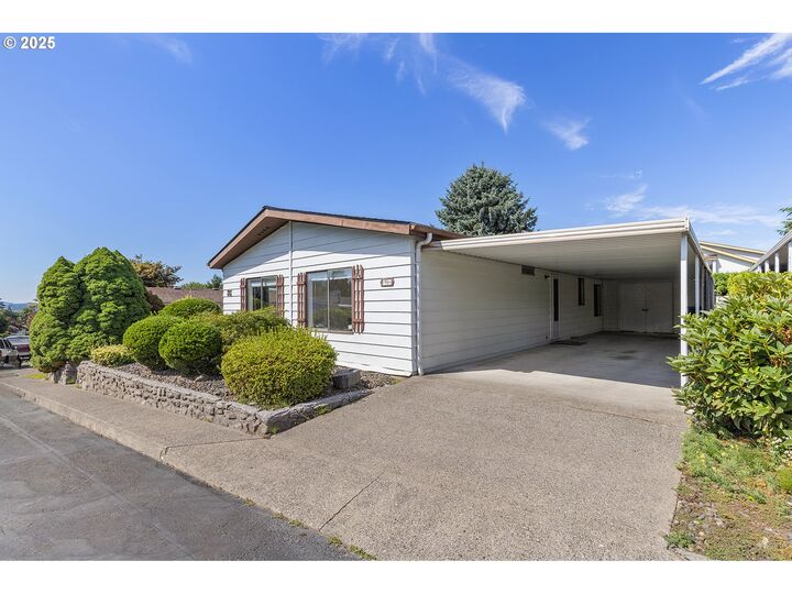 Property Photo: 17401 SE 39th St #96 WA 98683
