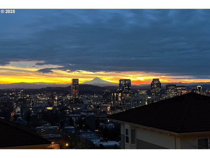 Property Photo:  335 NW Uptown Ter 2B  OR 97210
