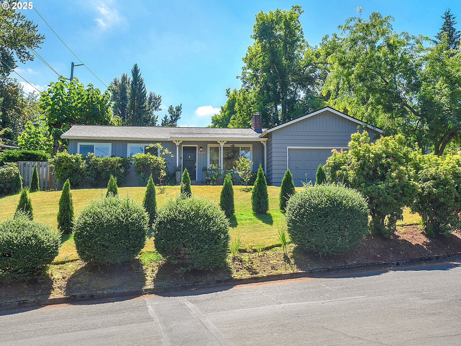 Property Photo:  1720 Kilkenny Dr  OR 97034 