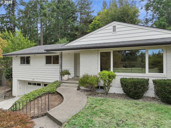 Property Photo:  1930 SW Parkwood Dr  OR 97225 