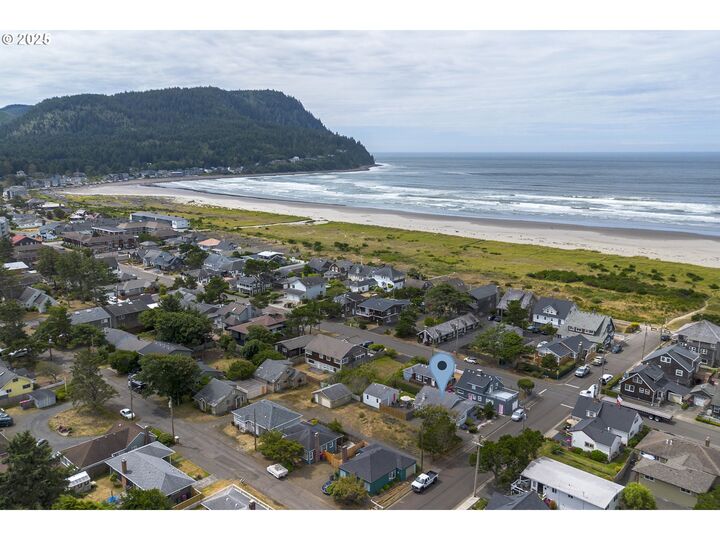Property Photo: 121 Avenue S OR 97138