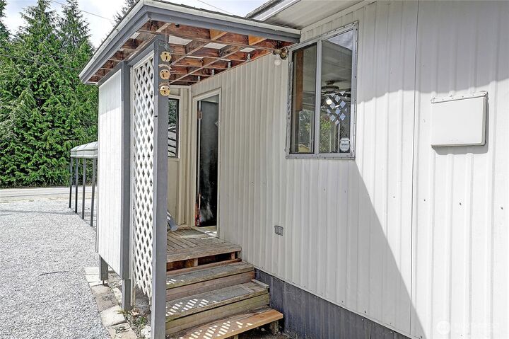 Property Photo: 3019 Sauk Dr WA 98282