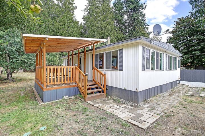 Property Photo:  3019  Sauk Dr  WA 98282 