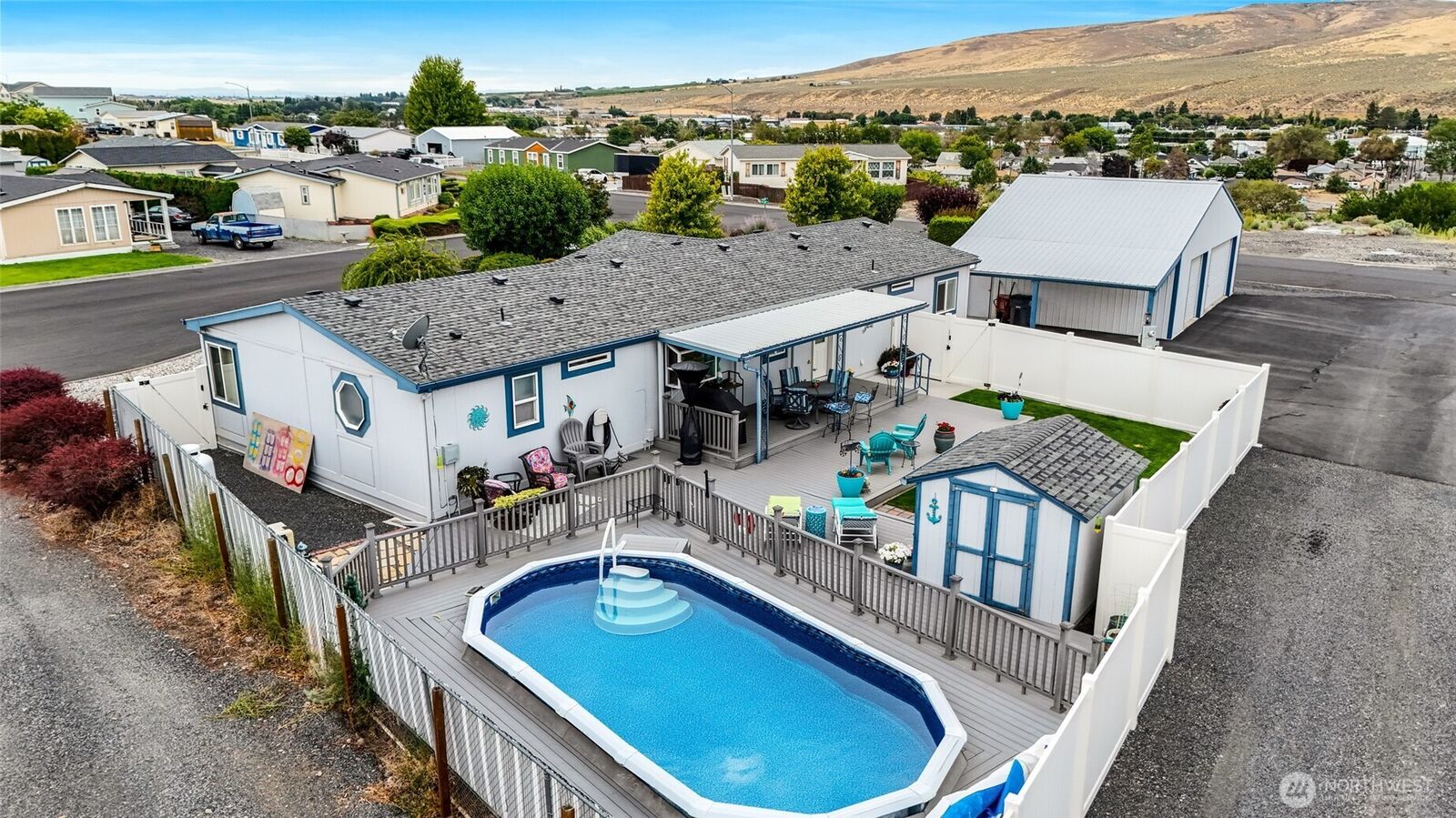 Property Photo:  307  Hilltop Circle  WA 98823 