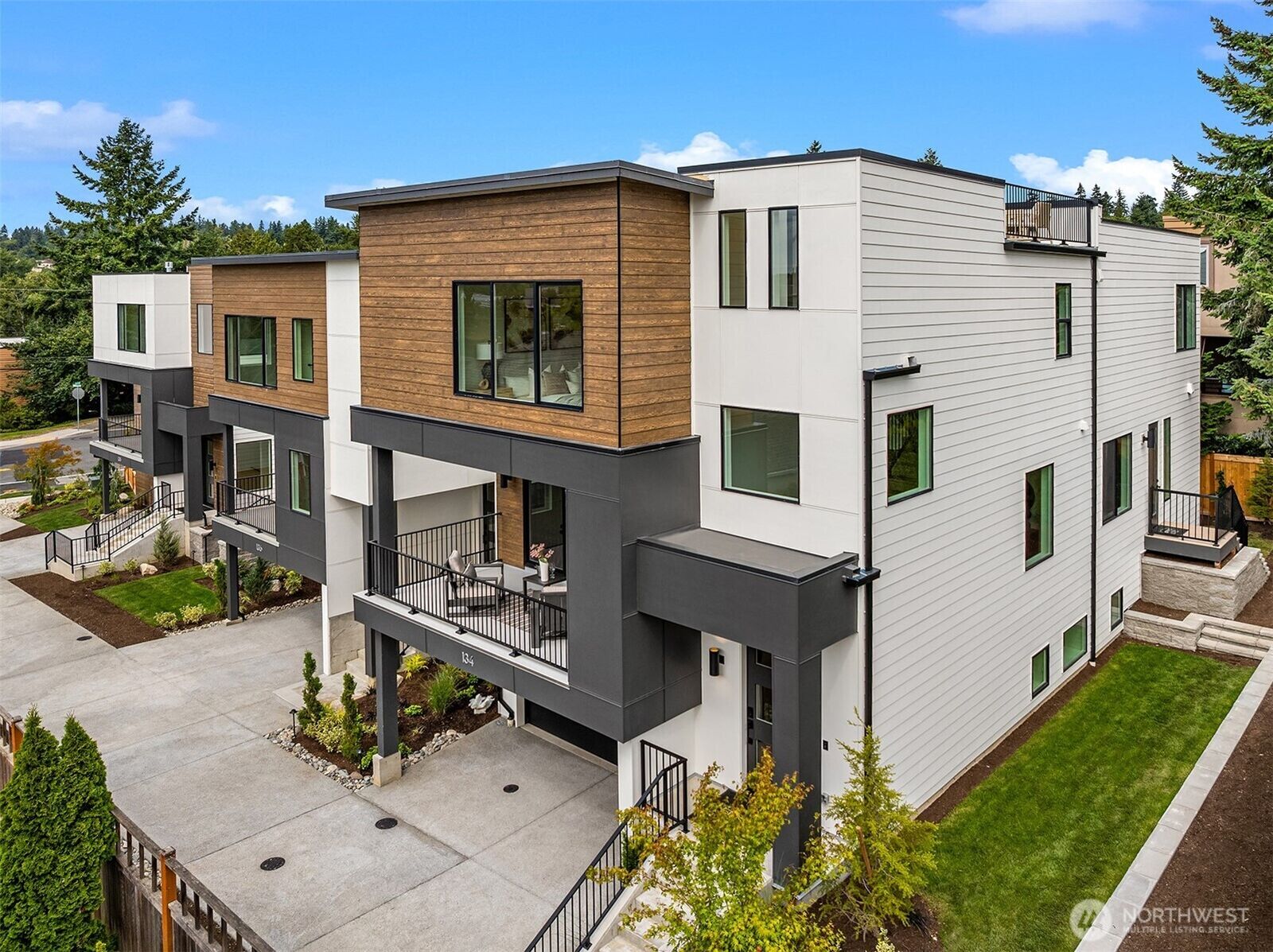 Property Photo:  134  8th Court  WA 98033 