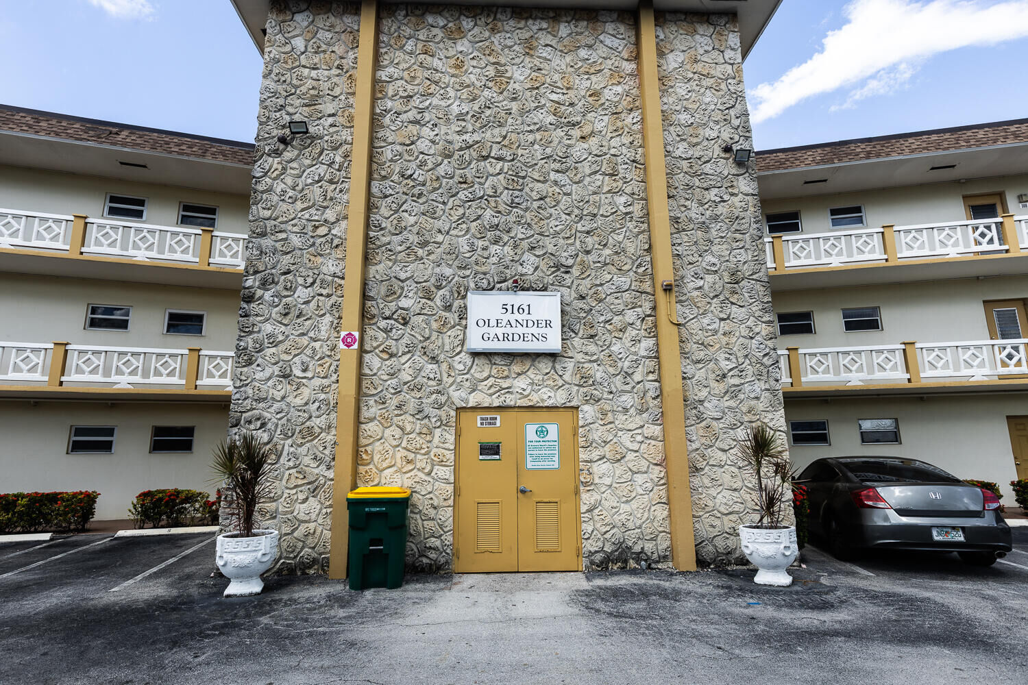 Property Photo:  5161 W Oakland Park Boulevard 106  FL 33313 