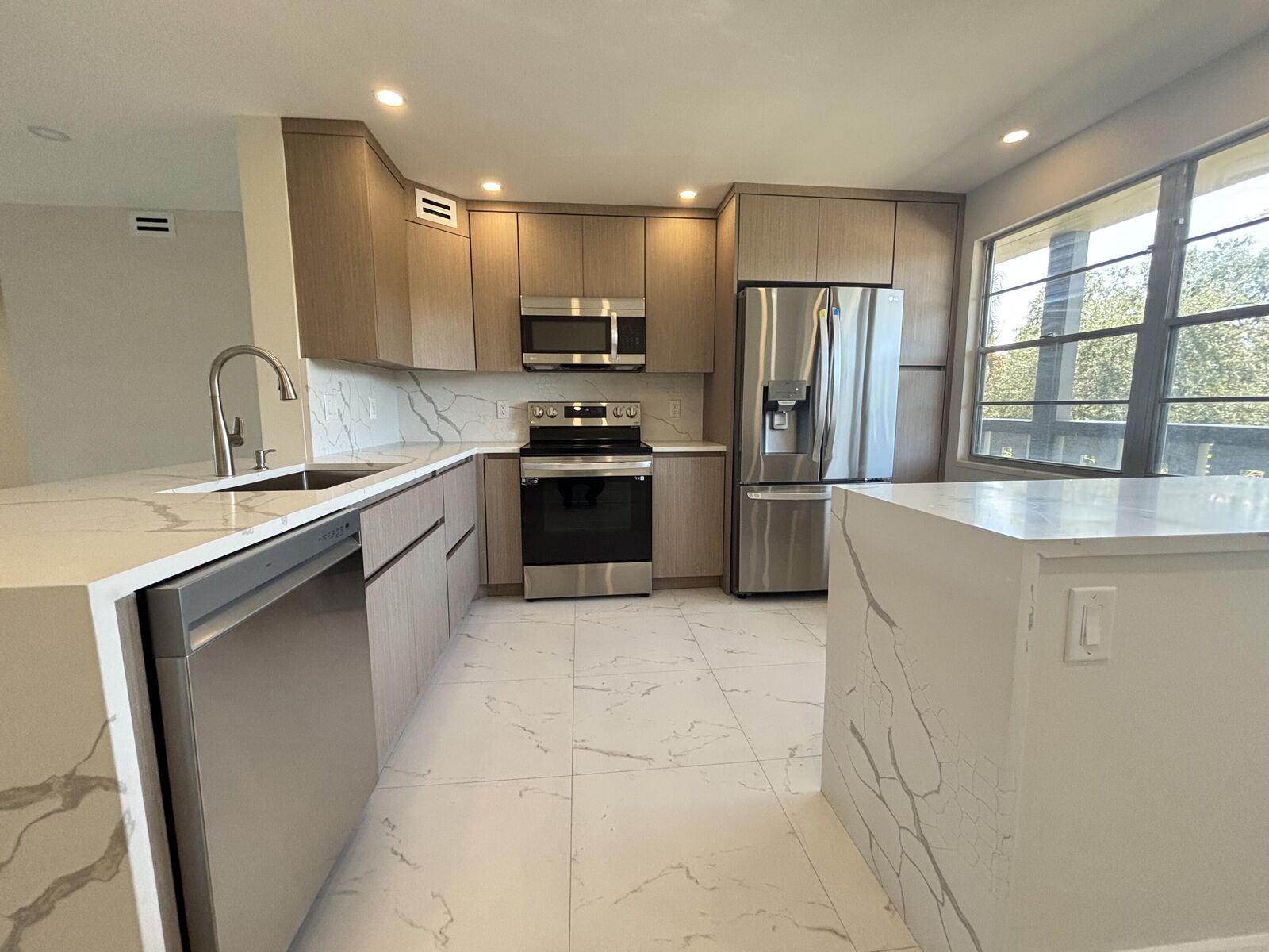 Property Photo:  3005 Portofino Isle F3  FL 33066 