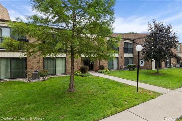 Property Photo: 18415 University Park Drive MI 48152