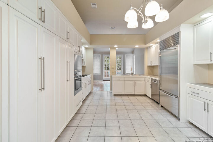 Property Photo:  9 Villa Jardin  TX 78230 