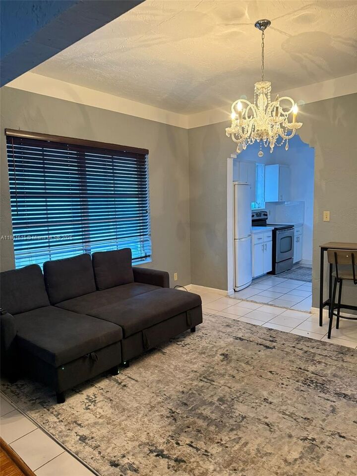 Property Photo:  935 9th St 2A  FL 33139 