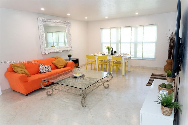 Property Photo:  121 NE 1st Ct  FL 33004 