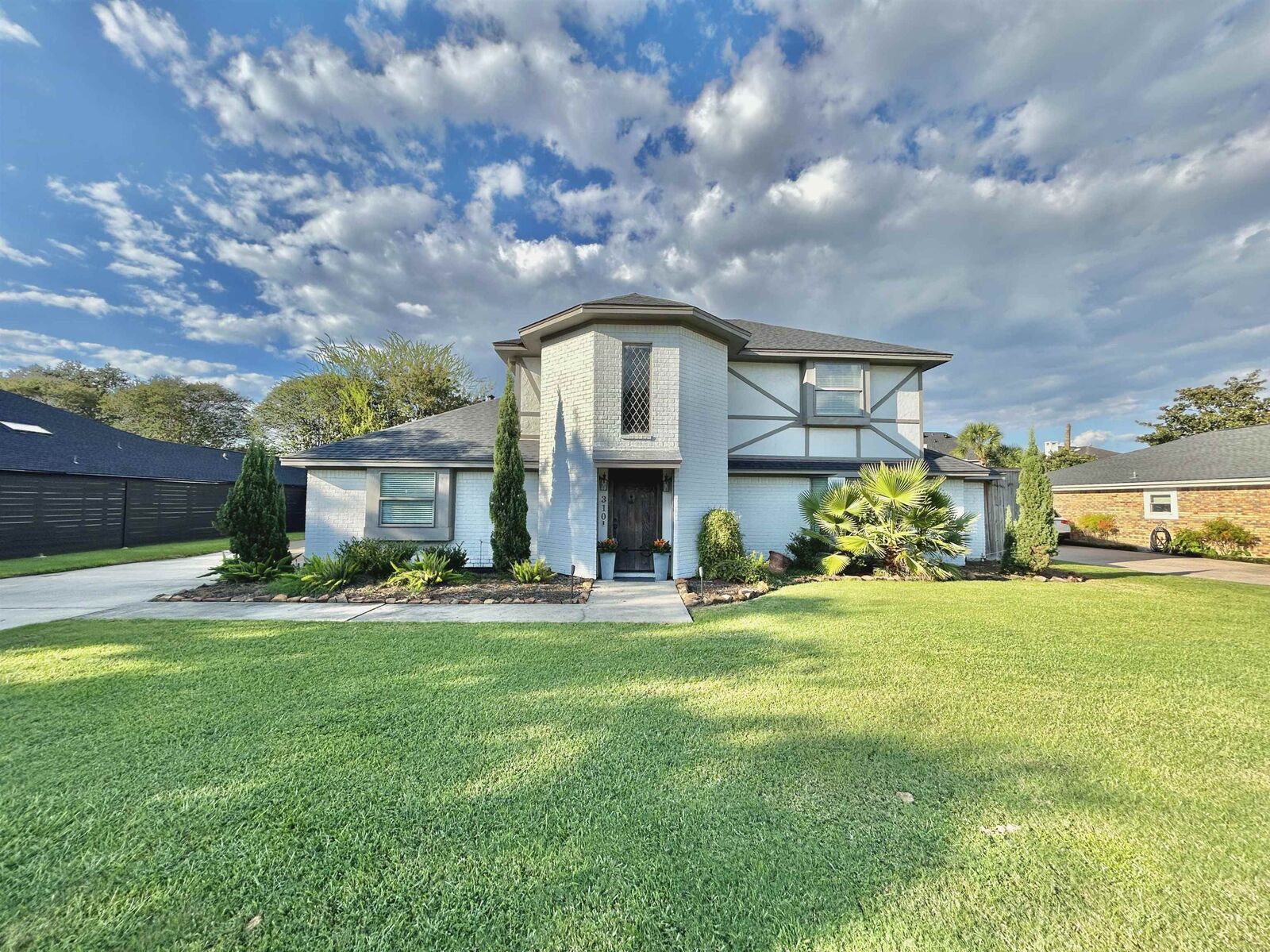 Property Photo:  310 Yorkshire  TX 77651